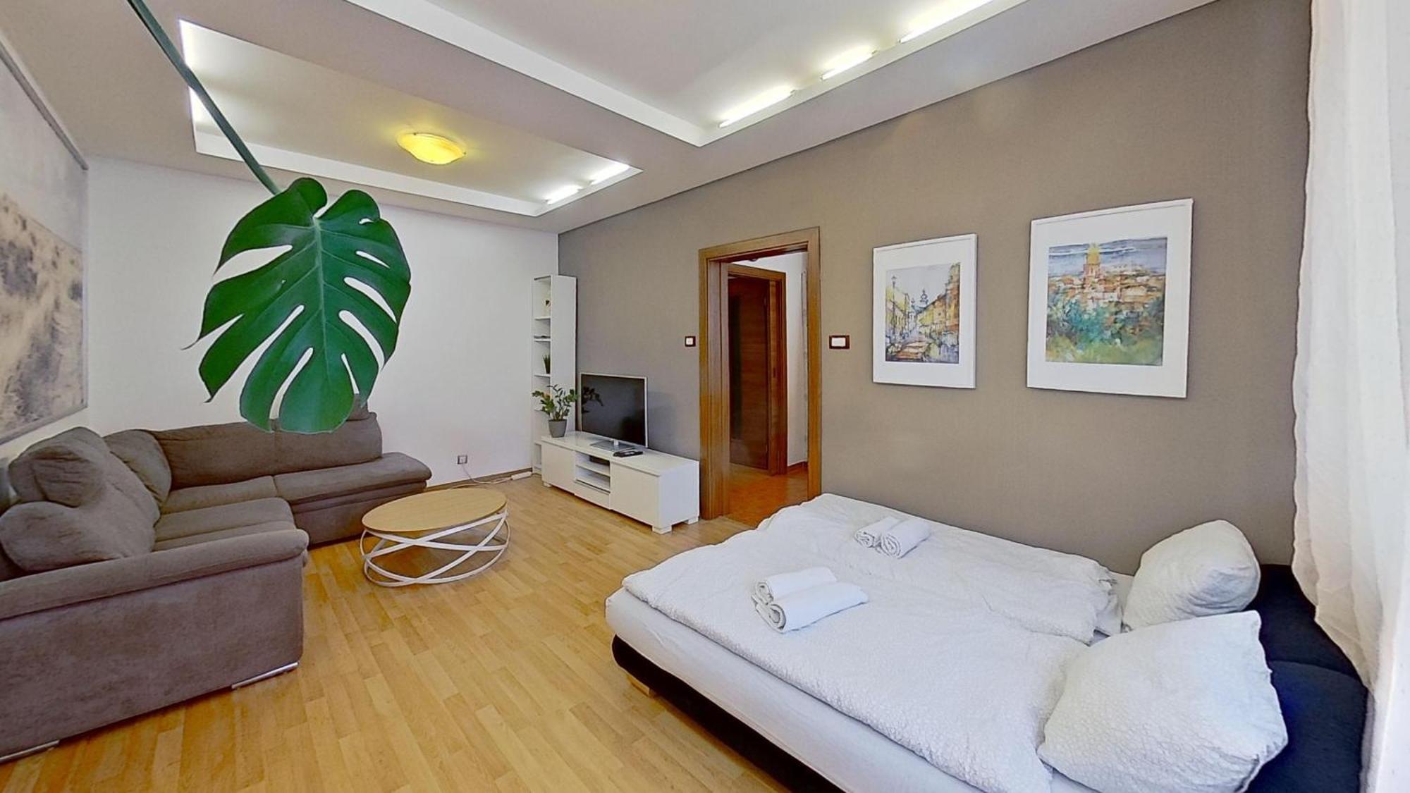 2br With Free Garage Parking, Close To The Historic Centre