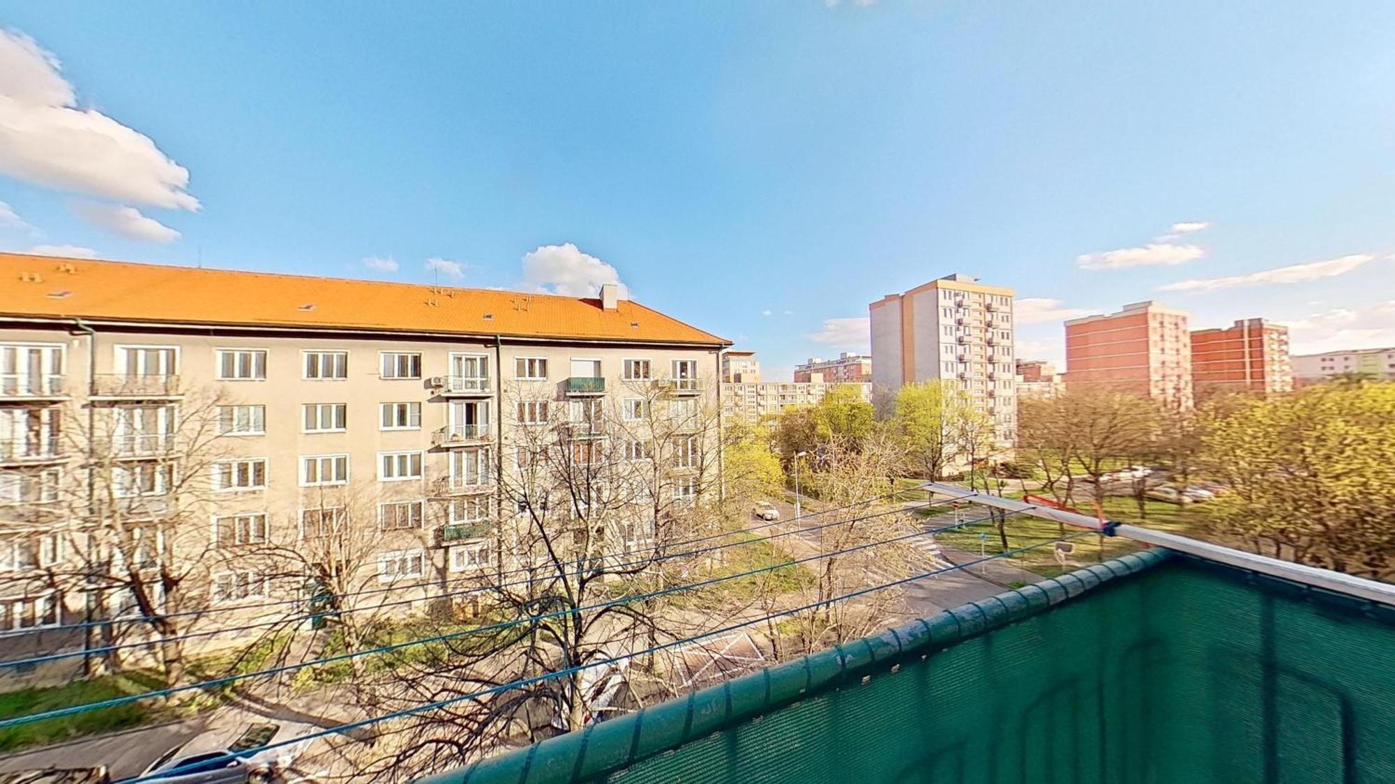 Apartment 2br With Free Garage Parking, Close To The Historic Centre Bratislava