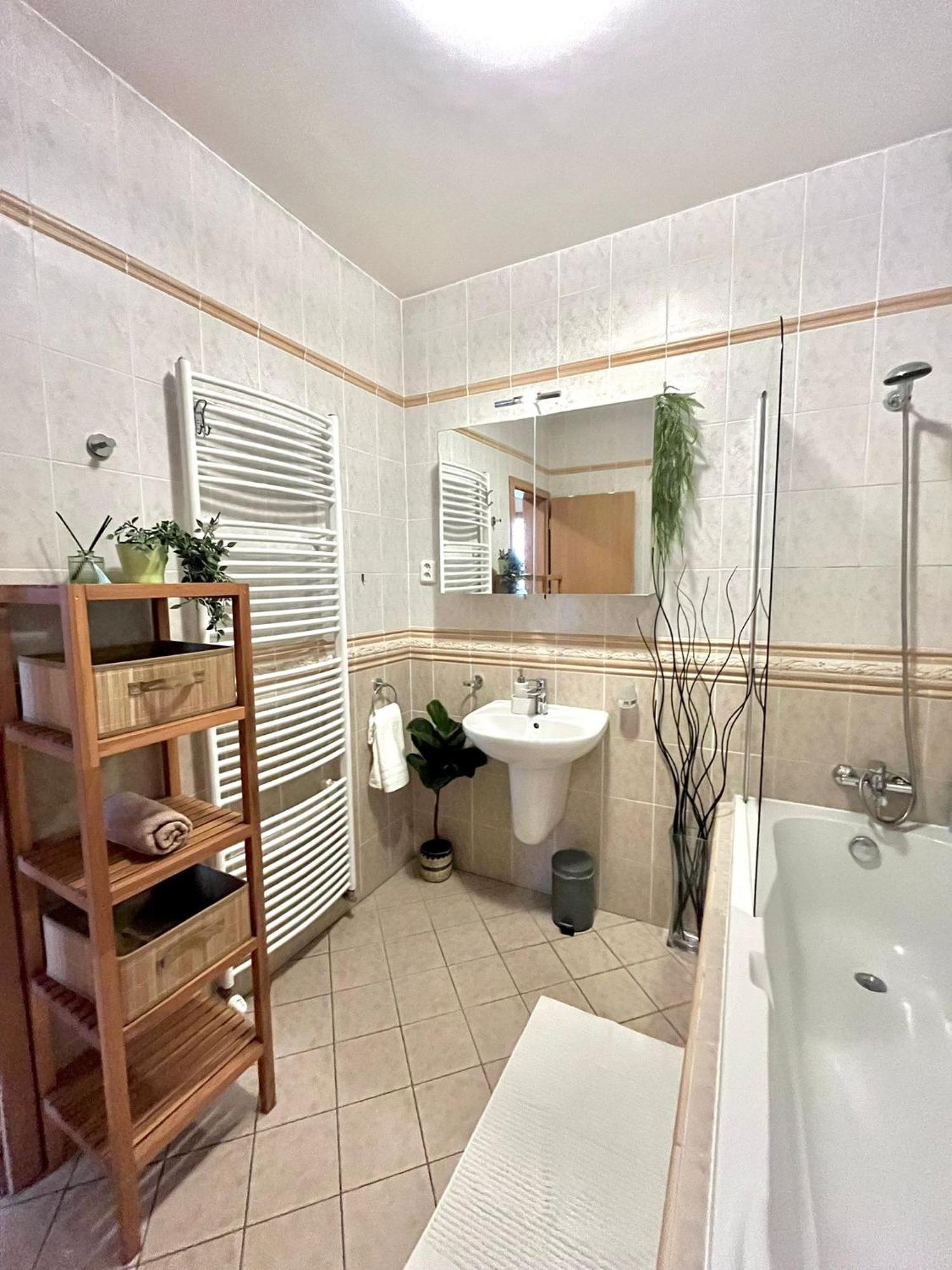 Tina - Old Town, Ac, Free Private Parking Apartment *