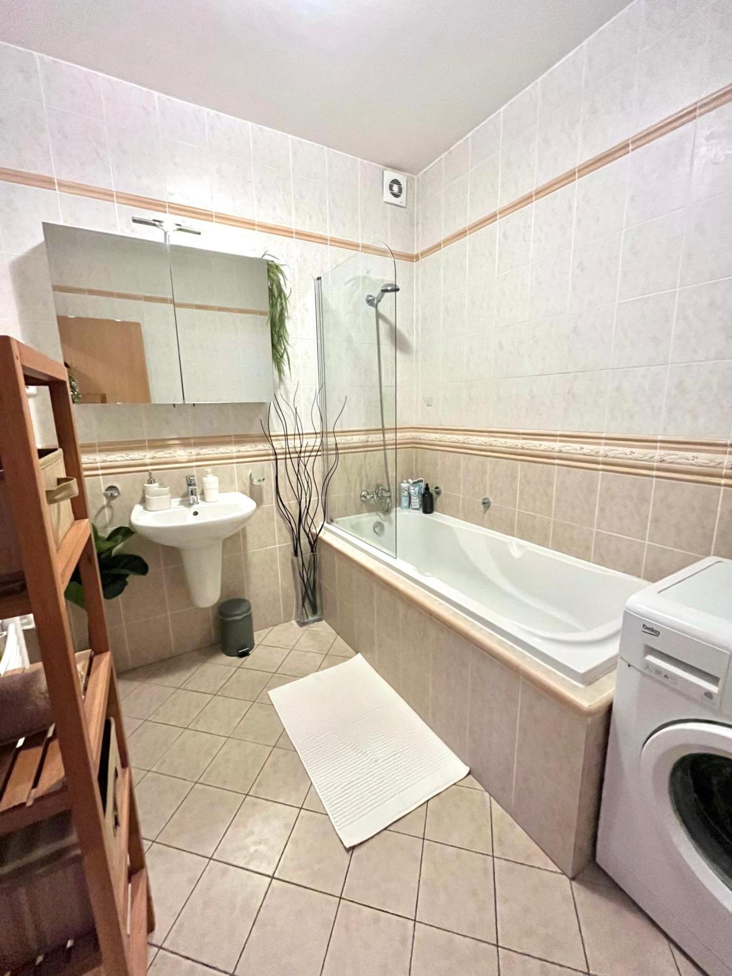 Tina - Old Town, Ac, Free Private Parking Apartment