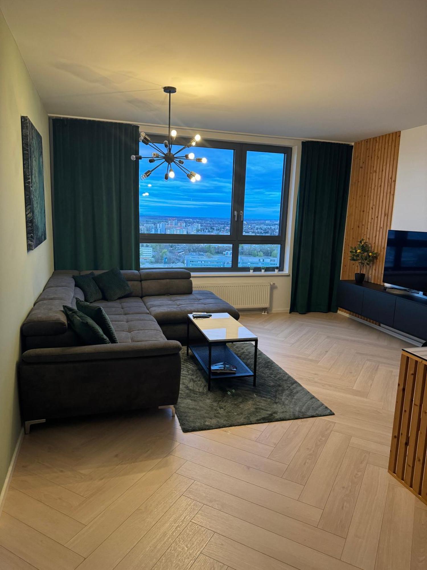Luxusny Na 21 Poschodi S Parkovanim Zadarmo Ba Appartamento