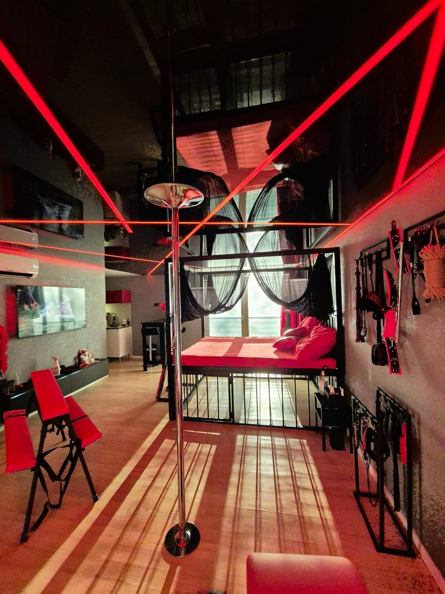 Apartment Bdsm V Bratislave -adults Only