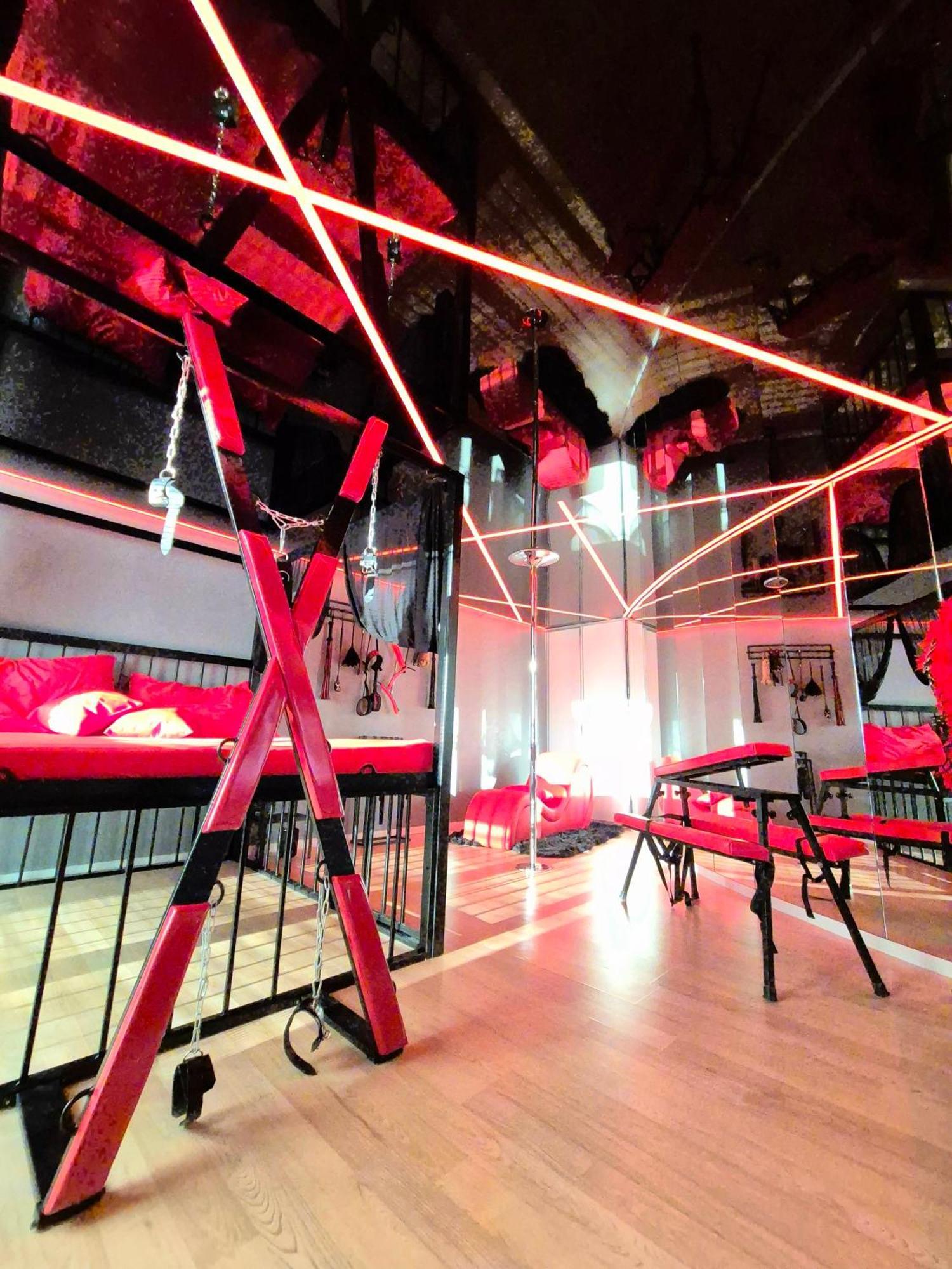Apartment Bdsm V Bratislave -adults Only Pressburg