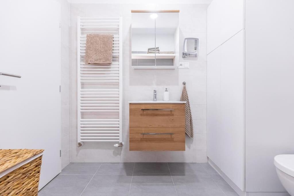 Comfy And Stylish With Terrace Near Center *