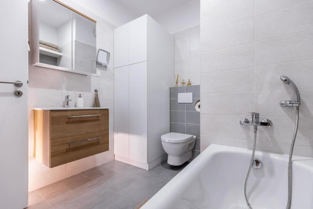 Comfy And Stylish With Terrace Near Center Apartment *