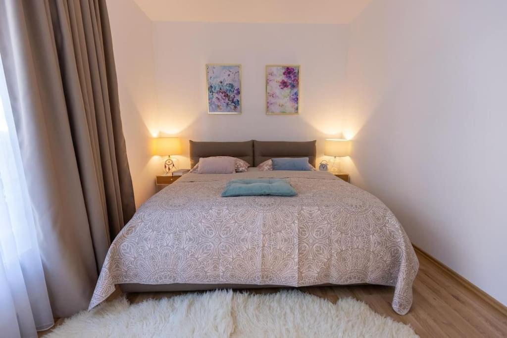 Apartment Comfy And Stylish With Terrace Near Center *