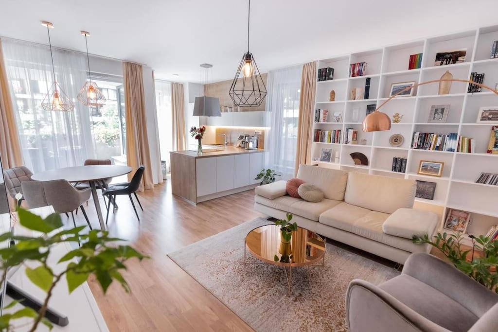 Comfy And Stylish With Terrace Near Center Apartment Bratislava