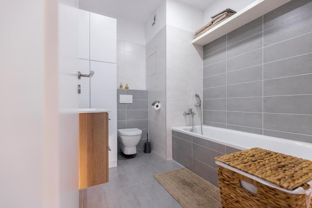 Apartment Comfy And Stylish With Terrace Near Center *