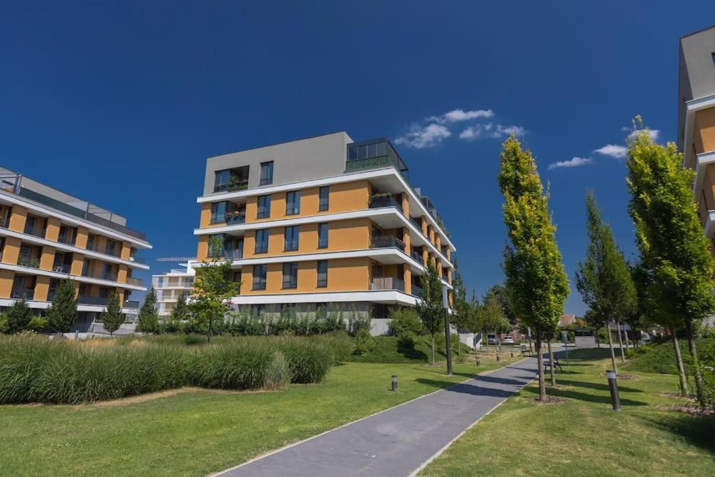Comfy And Stylish With Terrace Near Center Apartment Bratislava