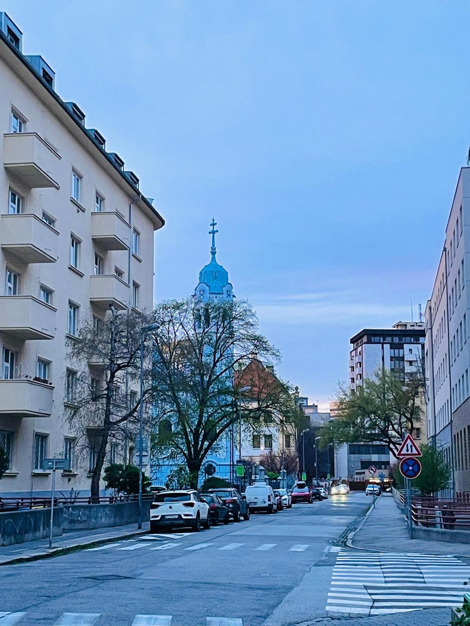 Blue Church Views - Central, Quiet, Bright - 4th Floor Corner 125m2 Apartment *