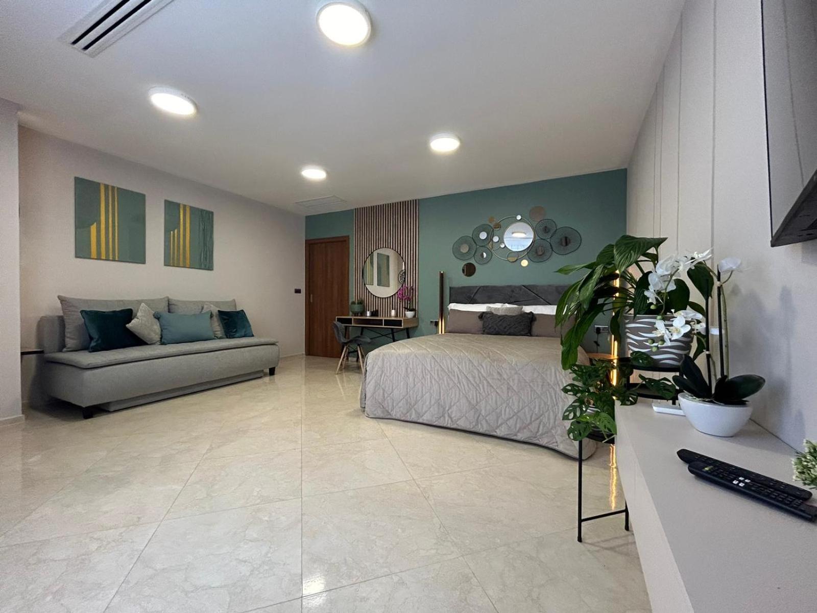 Leo Free Parking - President Palace * Pressburg