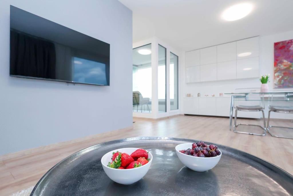 Appartamento Danubius One - Spacious W Free Parking Bratislava
