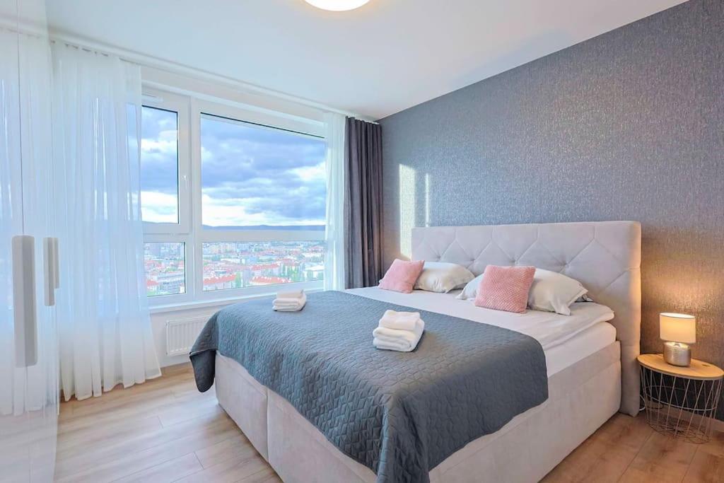 Danubius One - Spacious W Free Parking Appartamento
