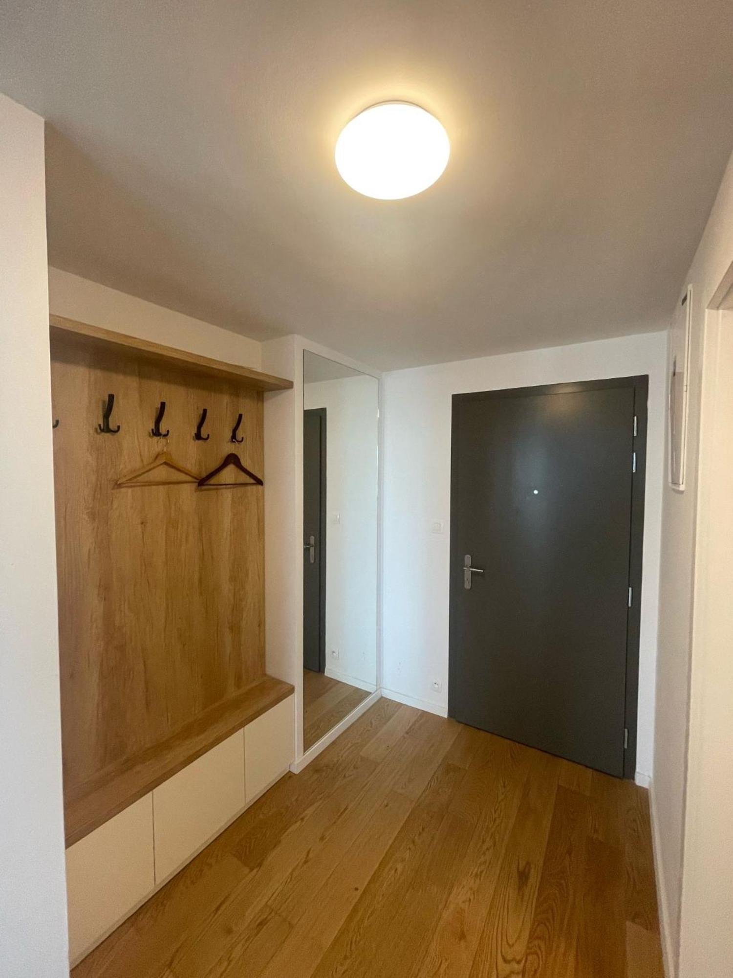 New Downtown Couple Minute From The Old Town Apartment