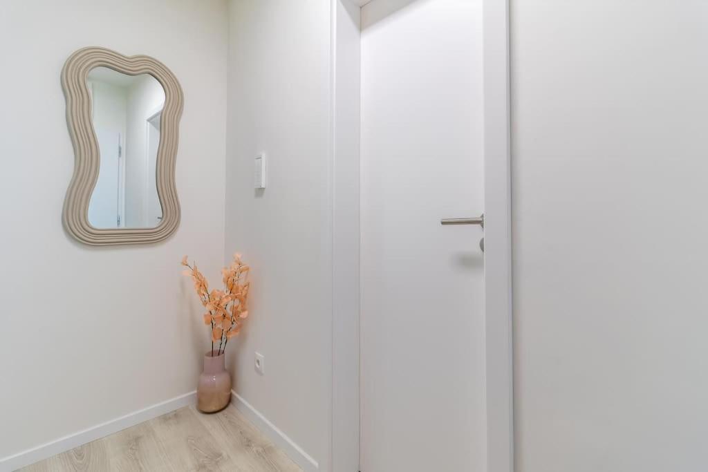 Cozy Near City Centrum And Airport Apartment *