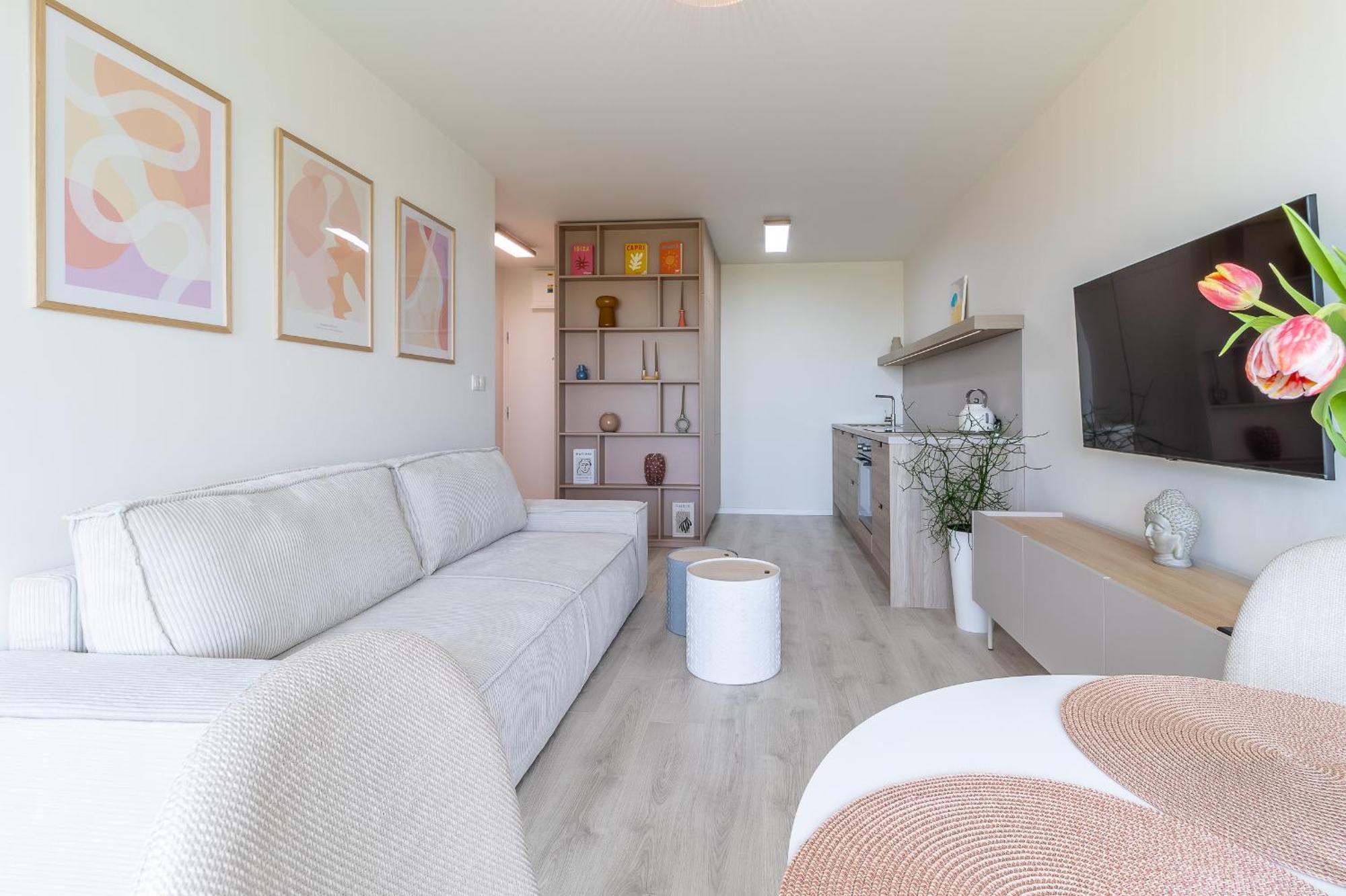 Cozy Near City Centrum And Airport Apartment