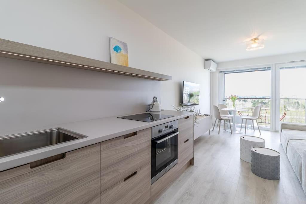 Cozy Near City Centrum And Airport Apartment *