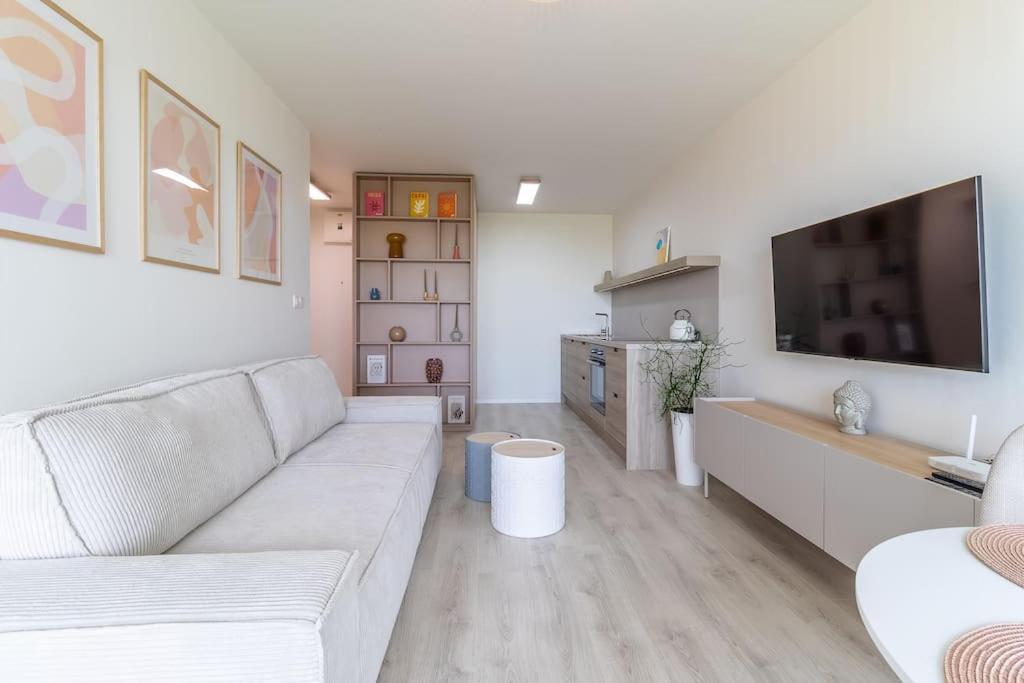 Apartment Cozy Near City Centrum And Airport