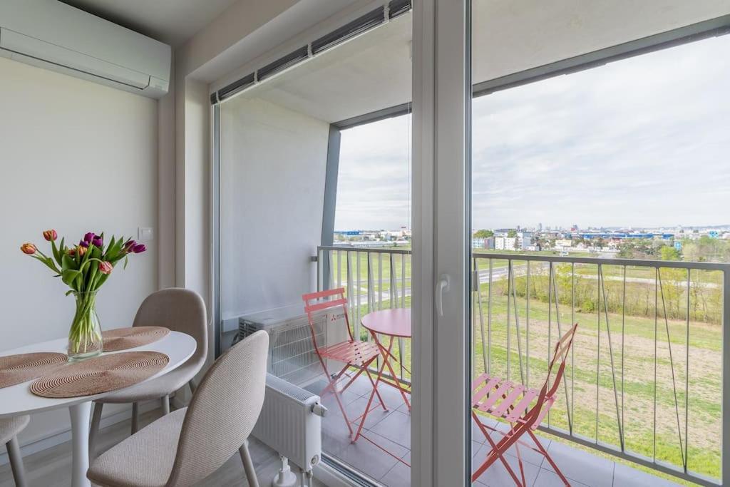 Apartment Cozy Near City Centrum And Airport