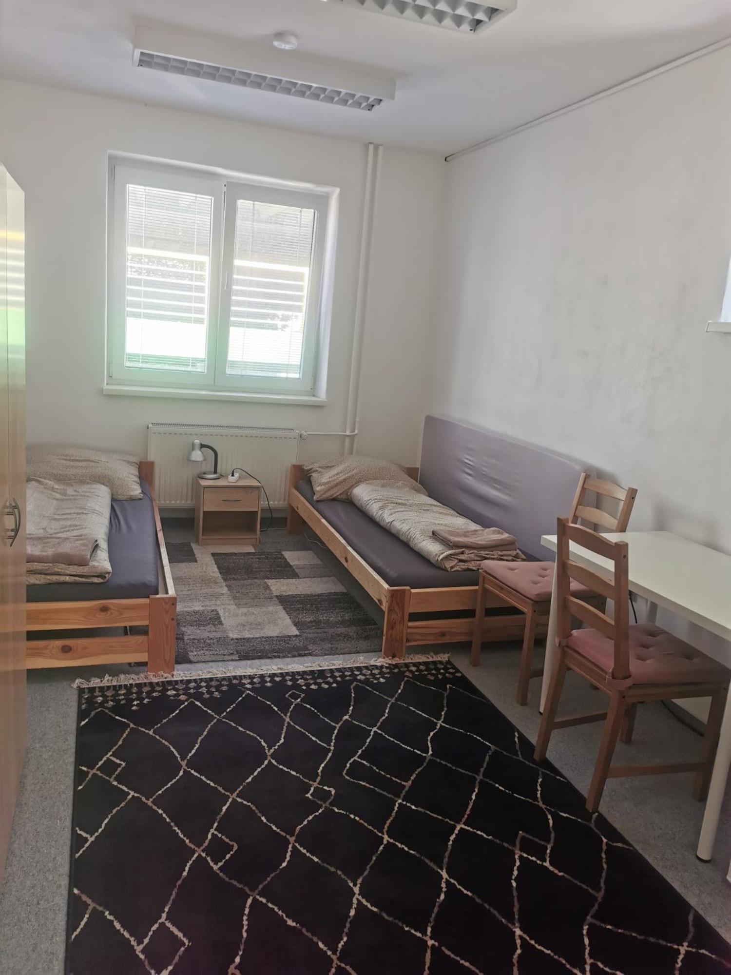 Living & Bus Station & Mlynske Nivy Homestay *