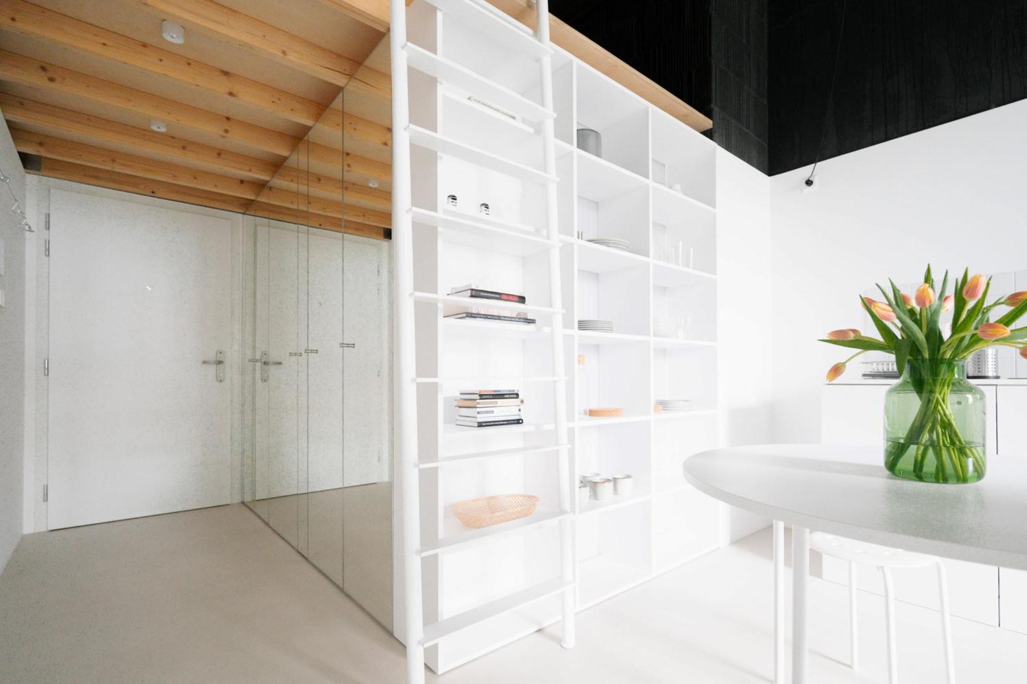 Stylish With A View Of Blue Church Apartment *