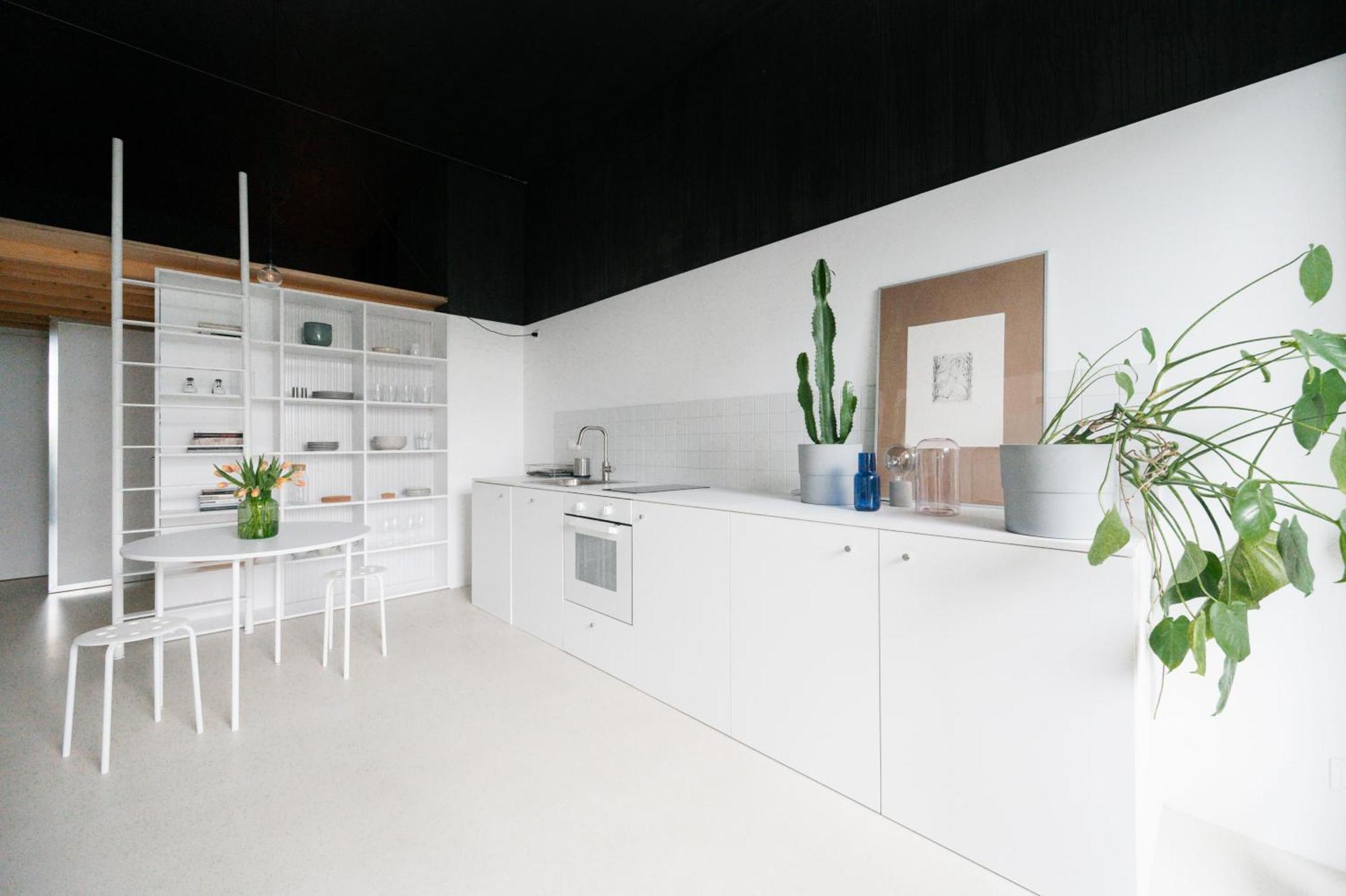 Stylish With A View Of Blue Church Apartment *
