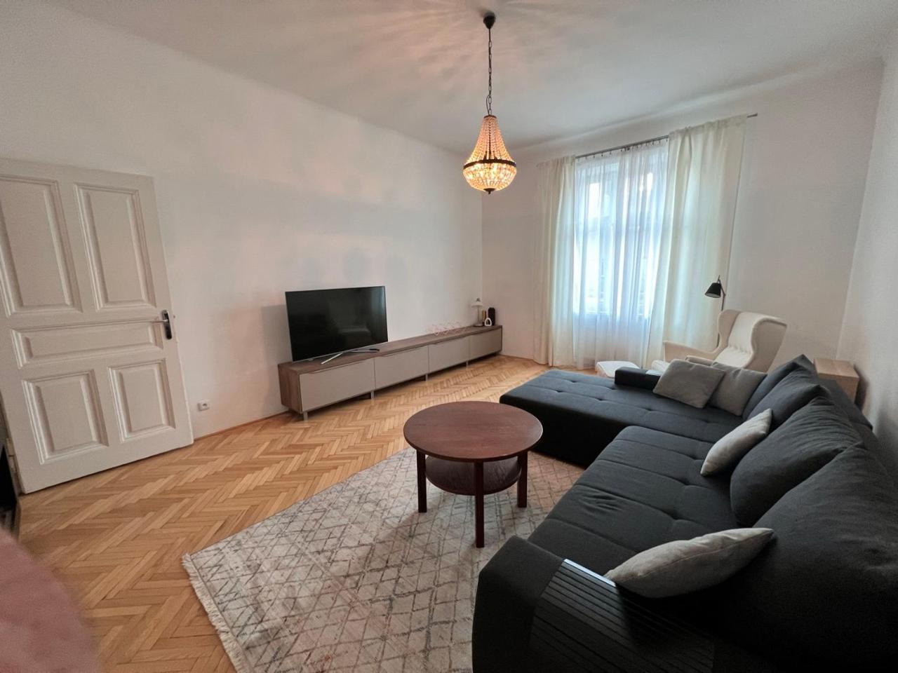 Stylish Flat In Centre *