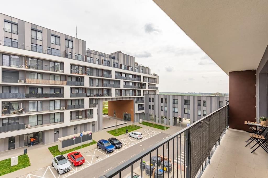 Cityscape Oasis: Active Heaven Apartamento Bratislava