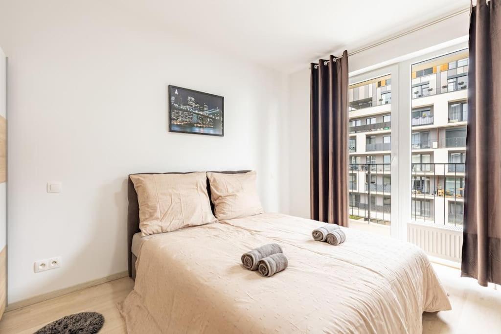 Cityscape Oasis: Active Heaven