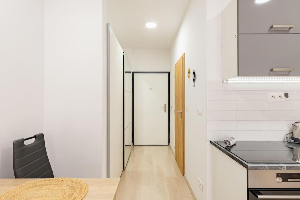 Cityscape Oasis: Active Heaven Apartamento Bratislava