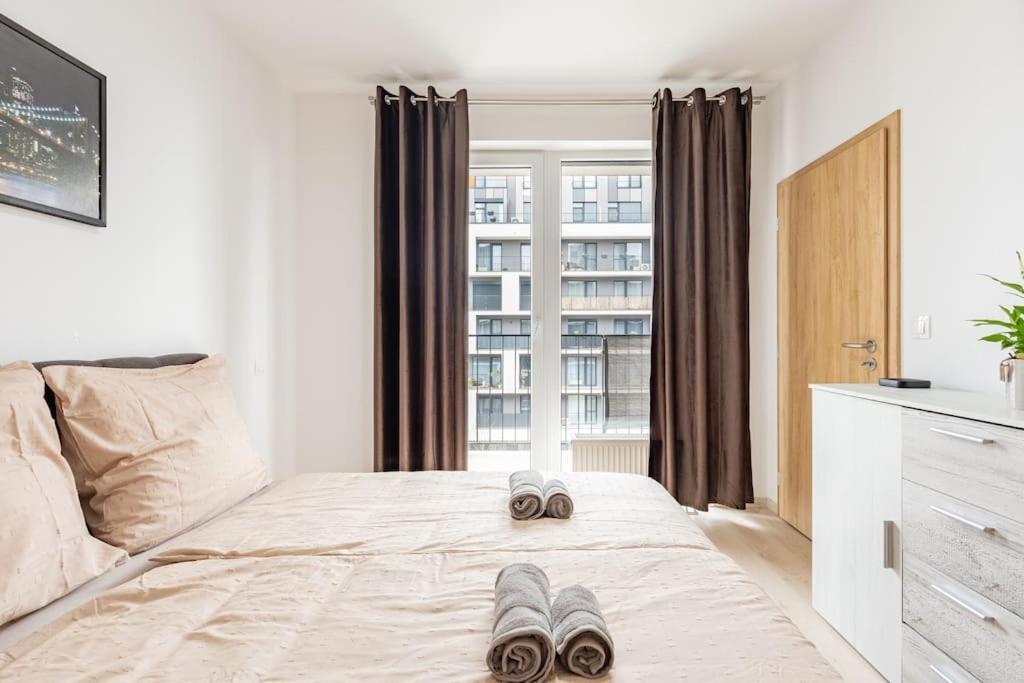 Cityscape Oasis: Active Heaven Apartamento