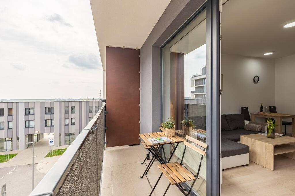 Cityscape Oasis: Active Heaven Apartamento