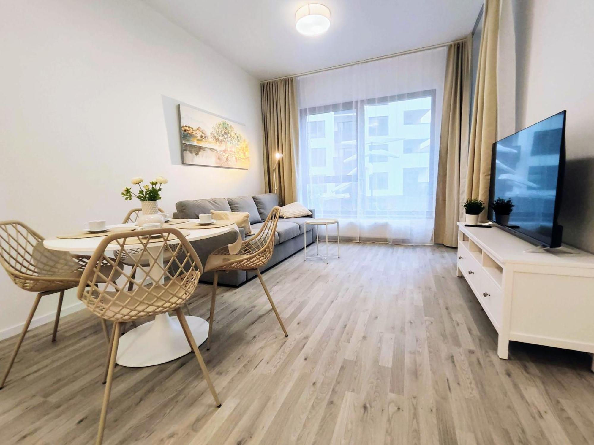 Wings - Brand New - Presidential Garden - Free Parking *