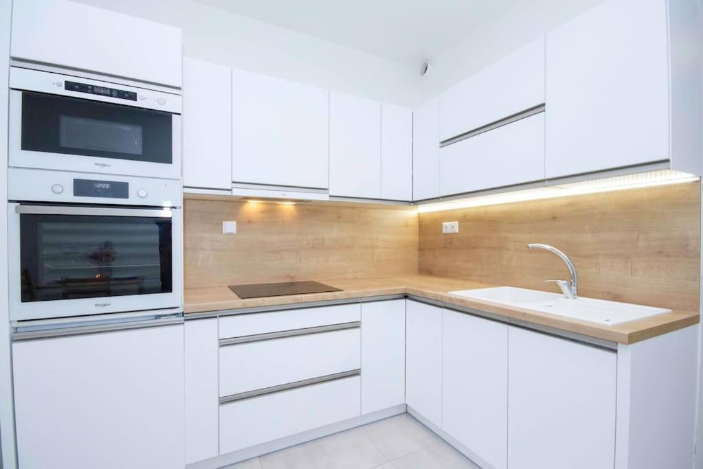 Apartment In With Free Parking