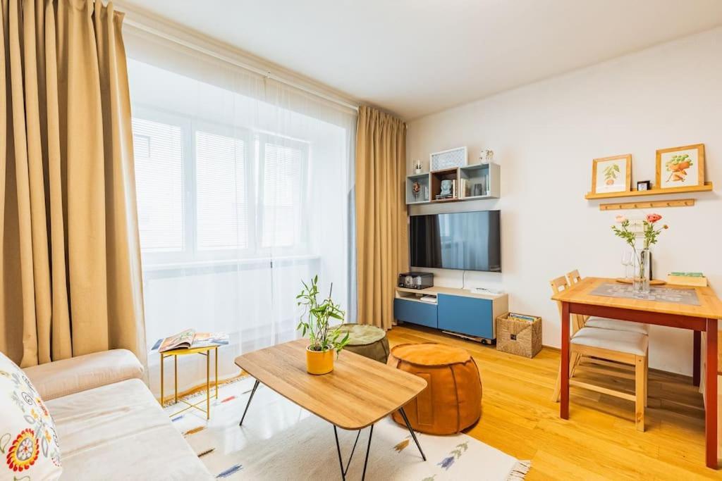 Tranquil Haven: Old Town Proximity Bratislava