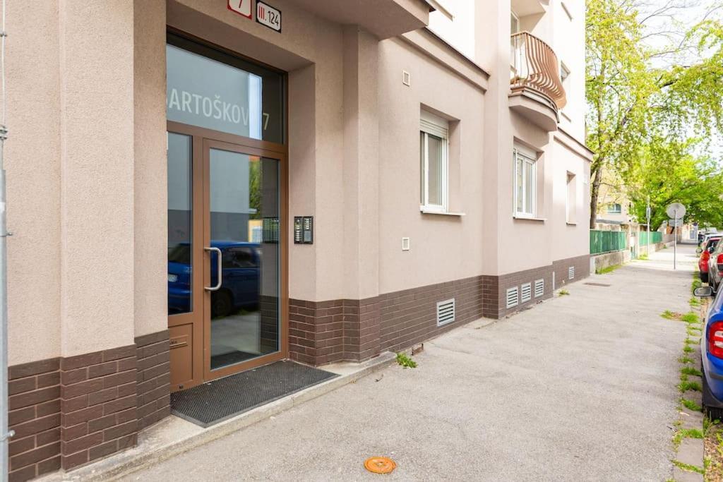 Tranquil Haven: Old Town Proximity Bratislava