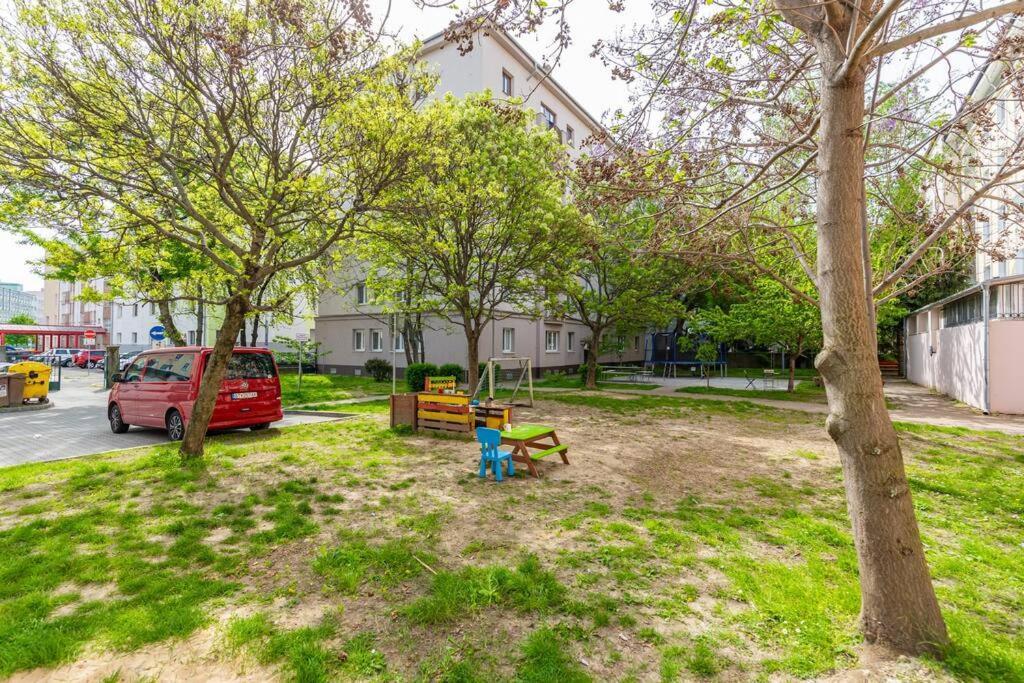 Tranquil Haven: Old Town Proximity *