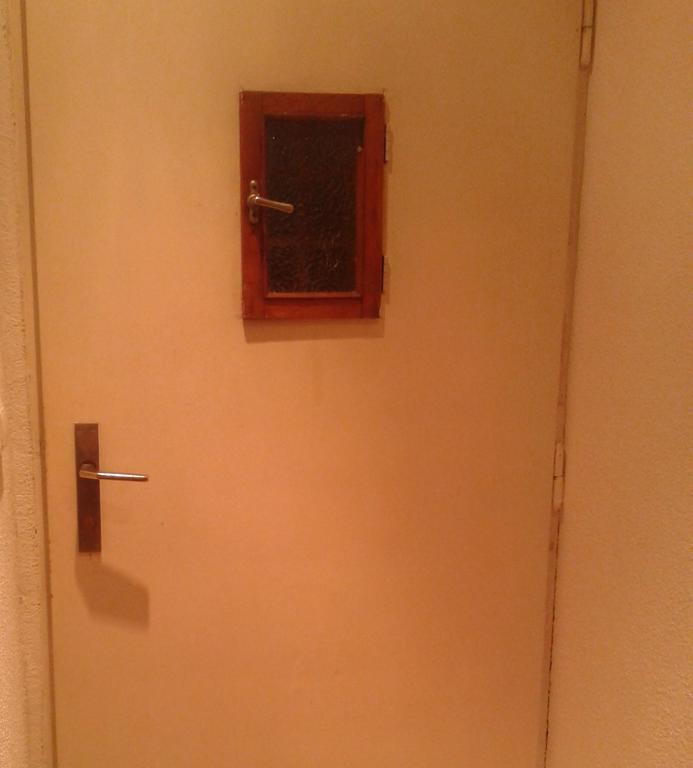 Red Apartment *