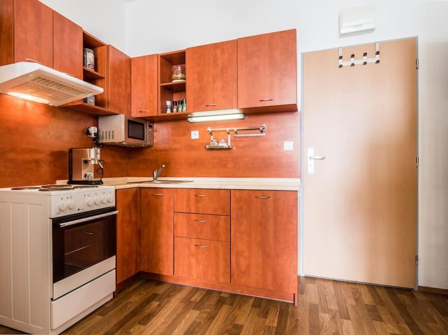 Apartment Cosy 2 Bedroom Flat Close To The Town With Parking *
