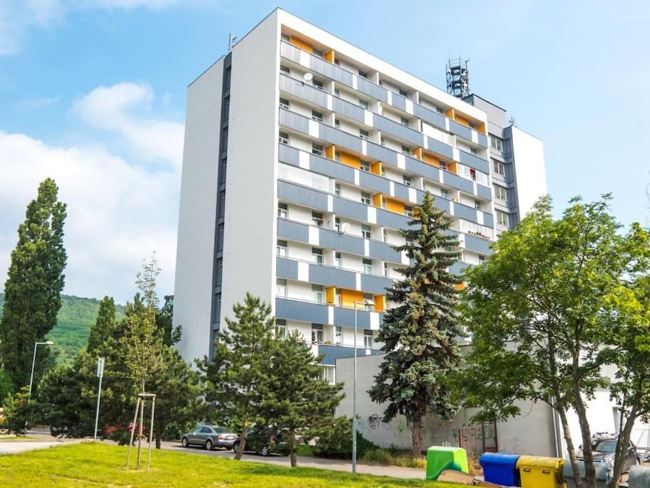 Cosy 2 Bedroom Flat Close To The Town With Parking * Bratislava