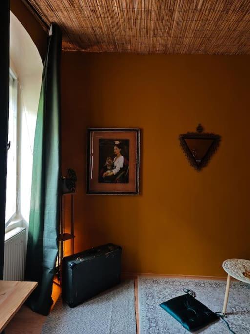 Sahara With Shared Bathroom In Centre