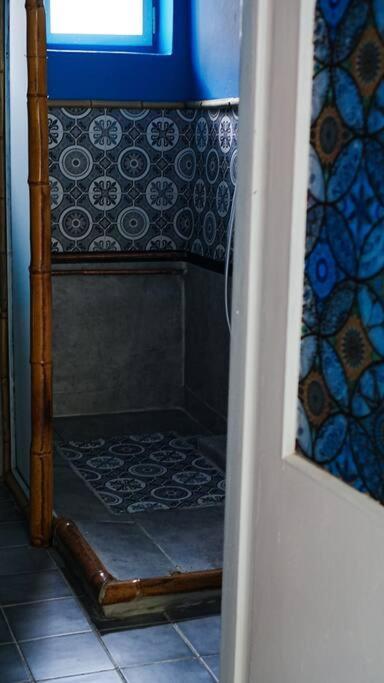 Sahara With Shared Bathroom In Centre Apartment