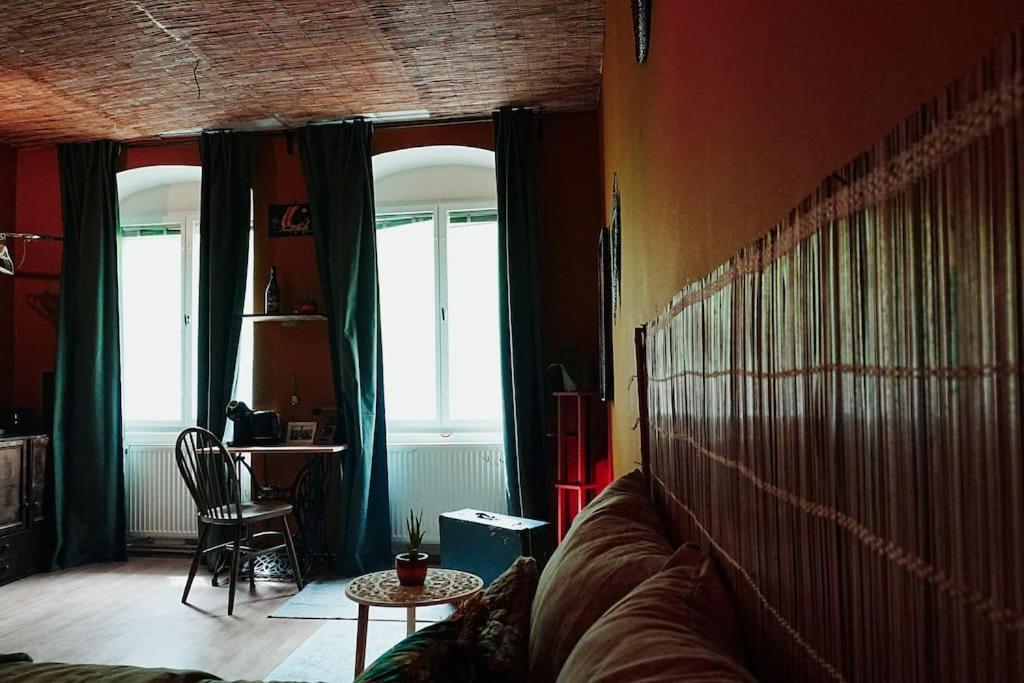 Sahara With Shared Bathroom In Centre Apartment