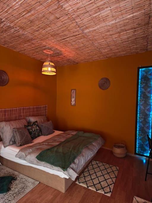 Apartment Sahara With Shared Bathroom In Centre *