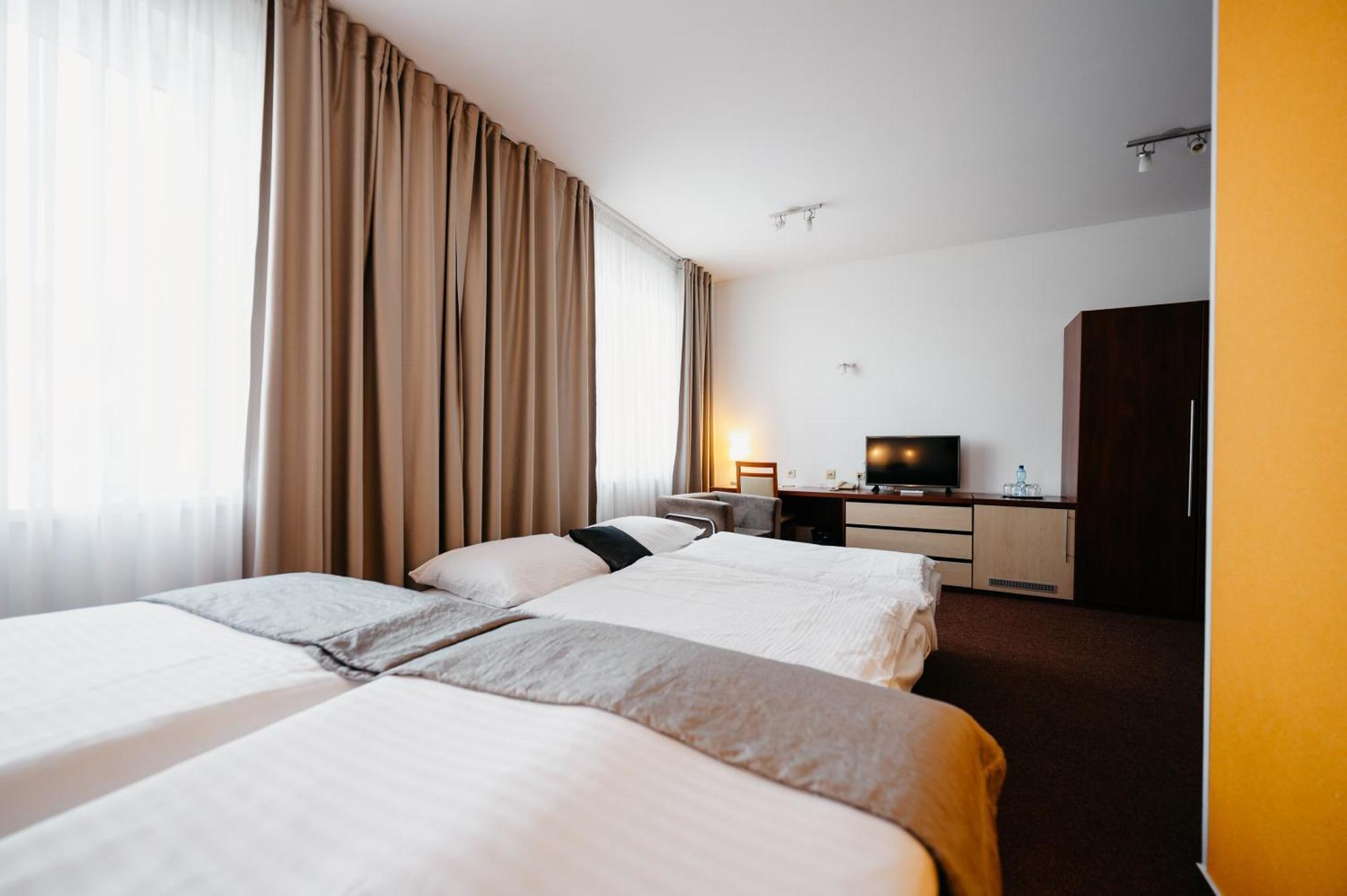 Hotel Color 3*