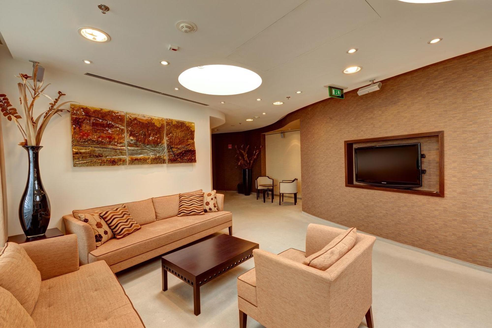 Hotel Radisson Blu Carlton Hotel, 4*