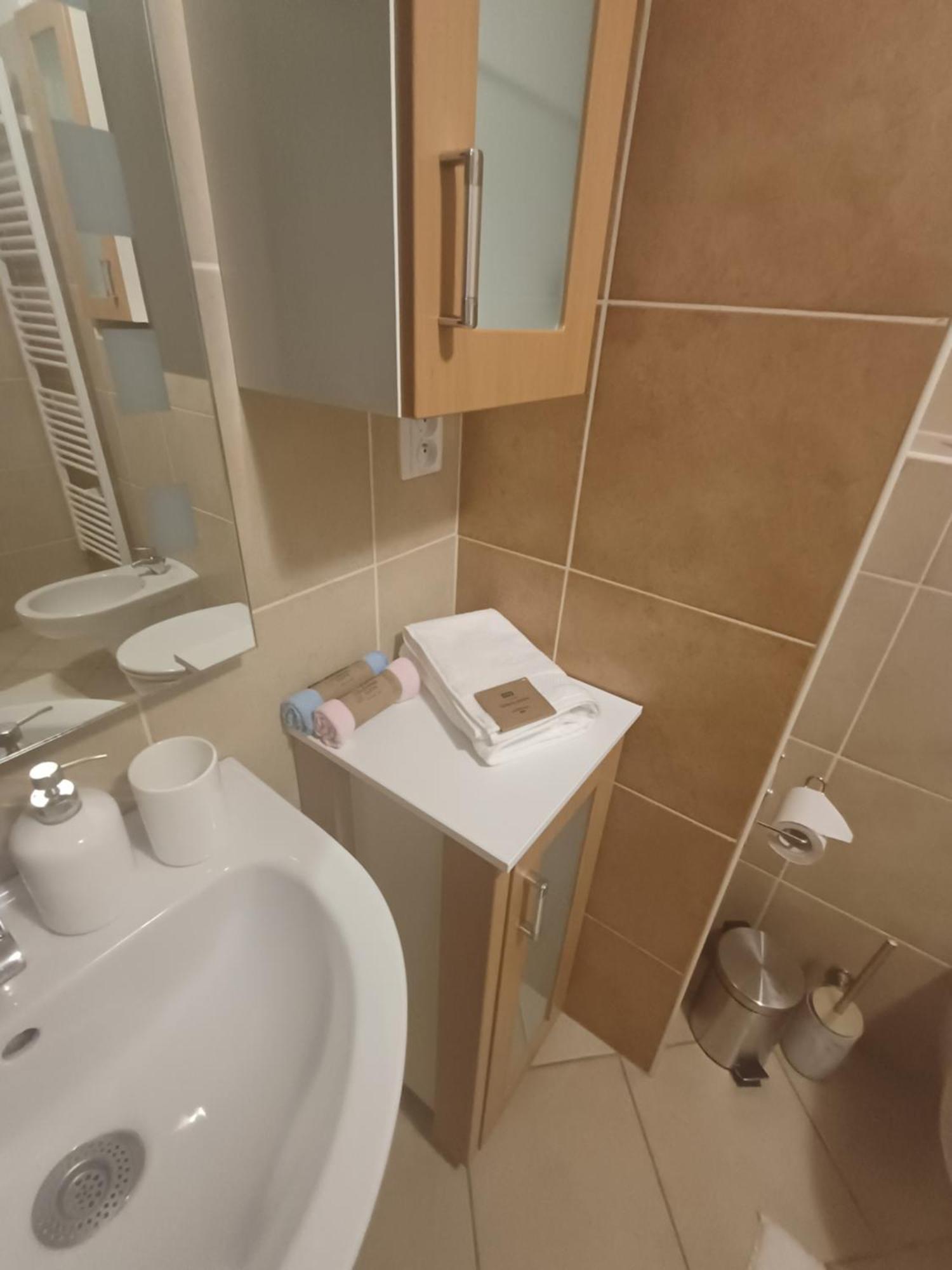 Apartment Vienna Gate, Petrazelka, Kopcianska 10 *