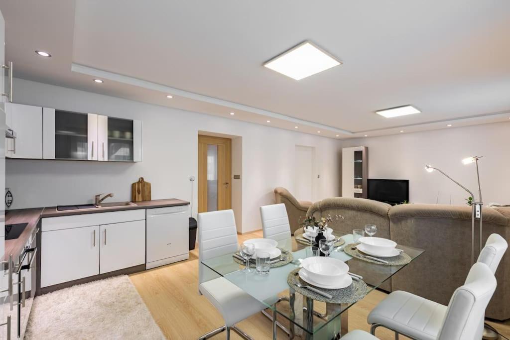 Apartment Urban Retreat Near Old Town *