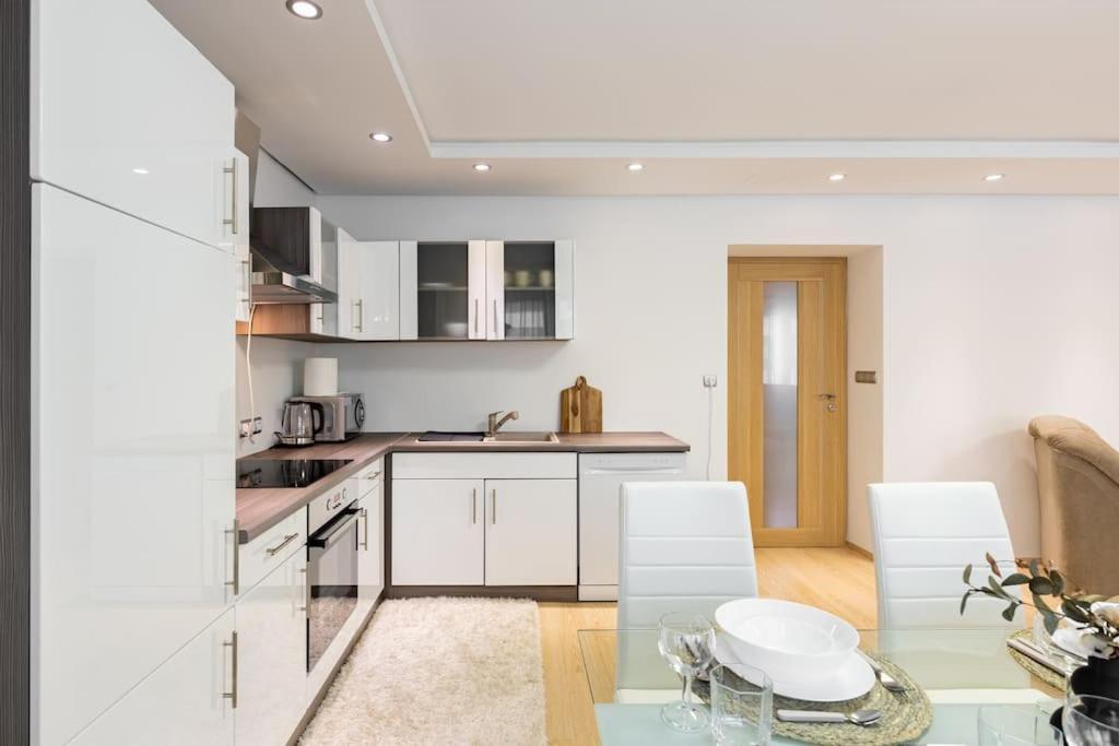 Apartment Urban Retreat Near Old Town *