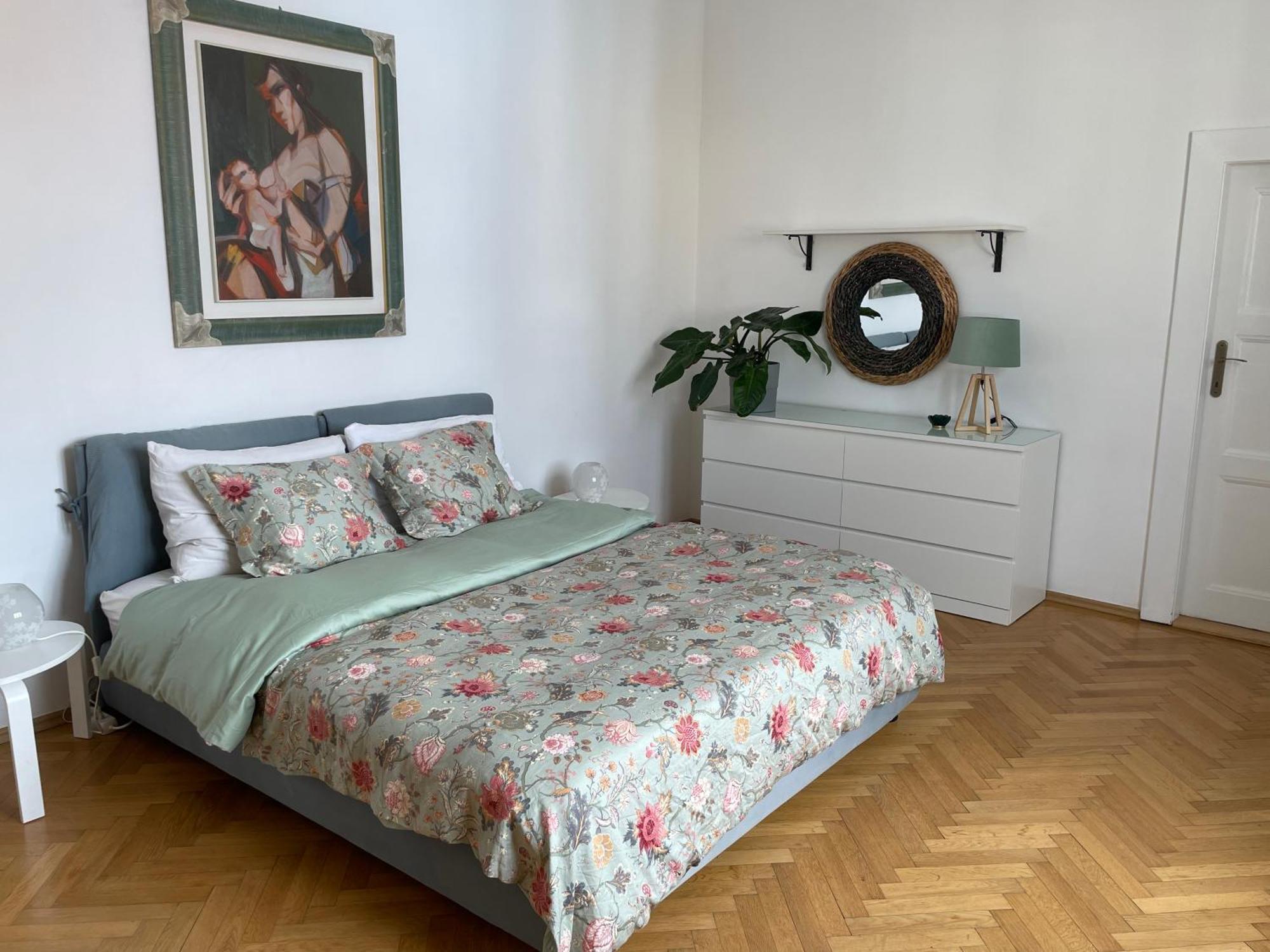 Blue Church Views - Central, Quiet, Bright - 4th Floor Corner 125m2 *